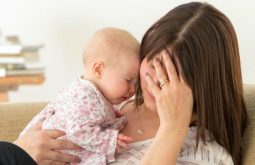 Suy giảm nội tiết tố sau sinh là tình trạng nhiều mẹ bầu gặp phải